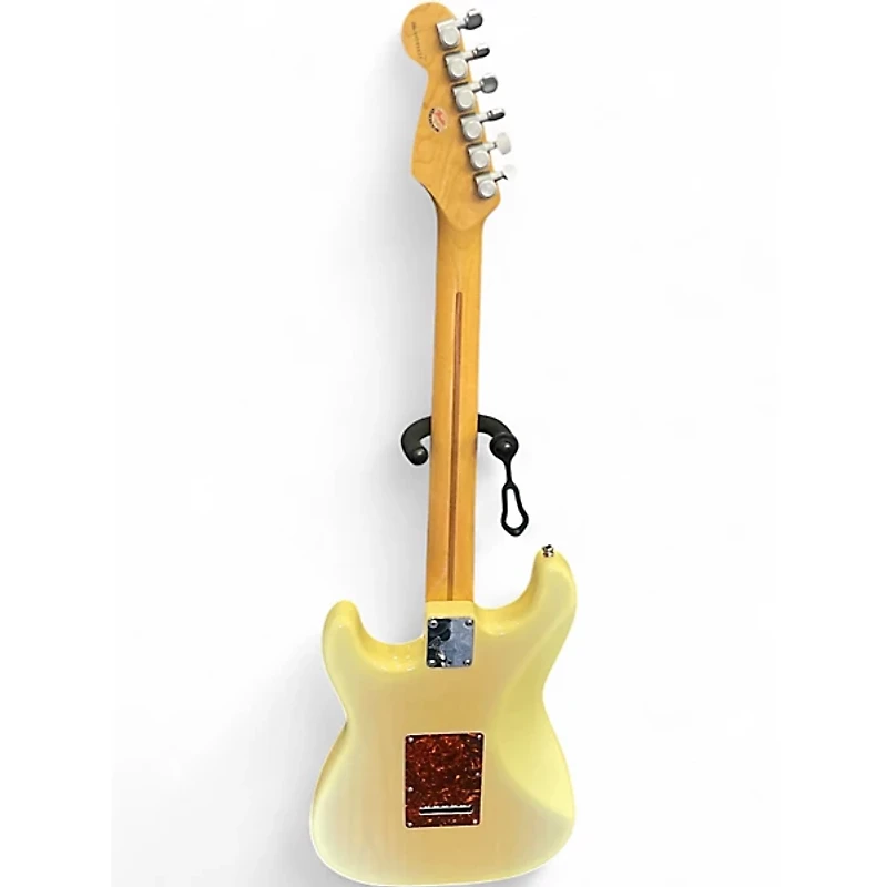 Used Fender 1996 DELUXE STRATOCASTER Trans Blonde Solid Body Electric Guitar