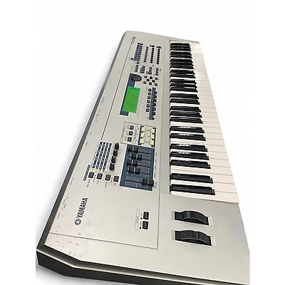 Used Yamaha MO6 61 Key Keyboard Workstation