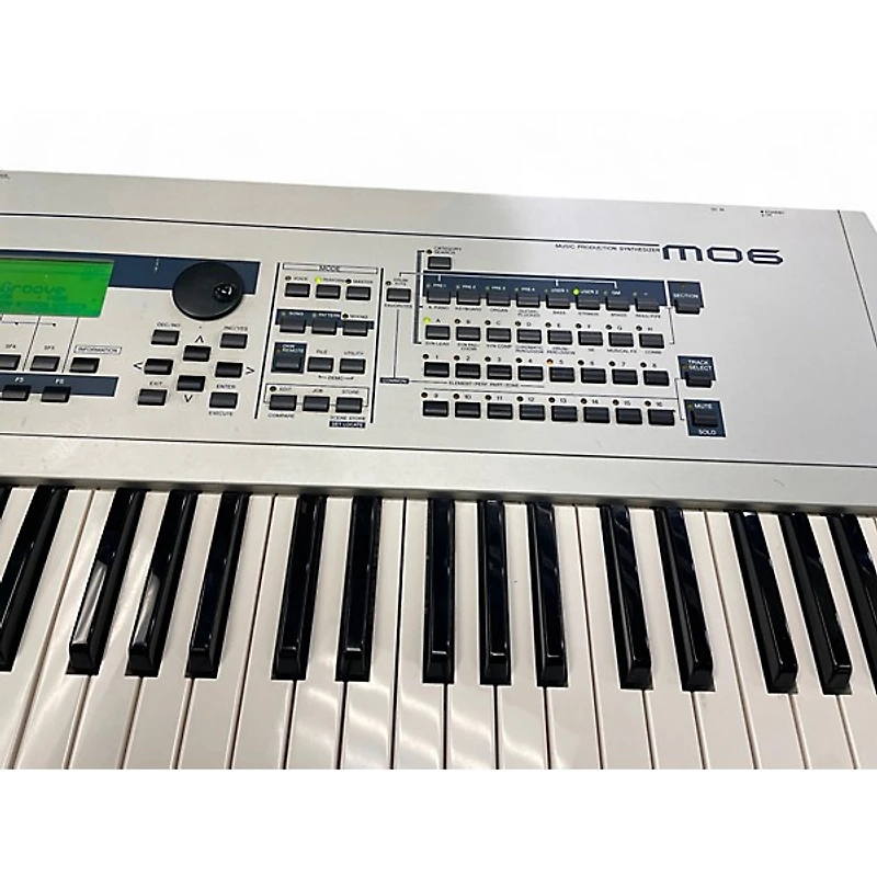 Used Yamaha MO6 61 Key Keyboard Workstation