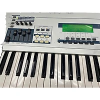 Used Yamaha MO6 61 Key Keyboard Workstation