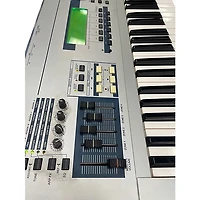 Used Yamaha MO6 61 Key Keyboard Workstation