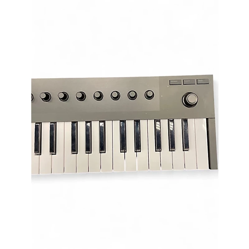 Used Native Instruments KOMPLETE KONTROL M32