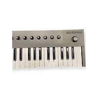 Used Native Instruments KOMPLETE KONTROL M32