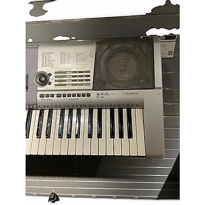 Used Yamaha PSRE403 Portable Keyboard