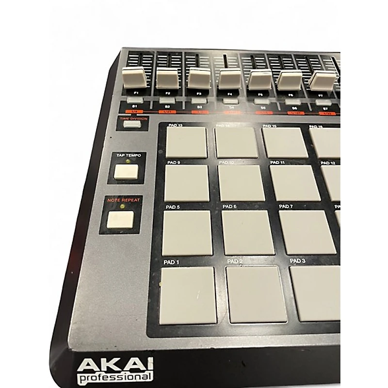 Used Akai Professional MPD32 MIDI Controller