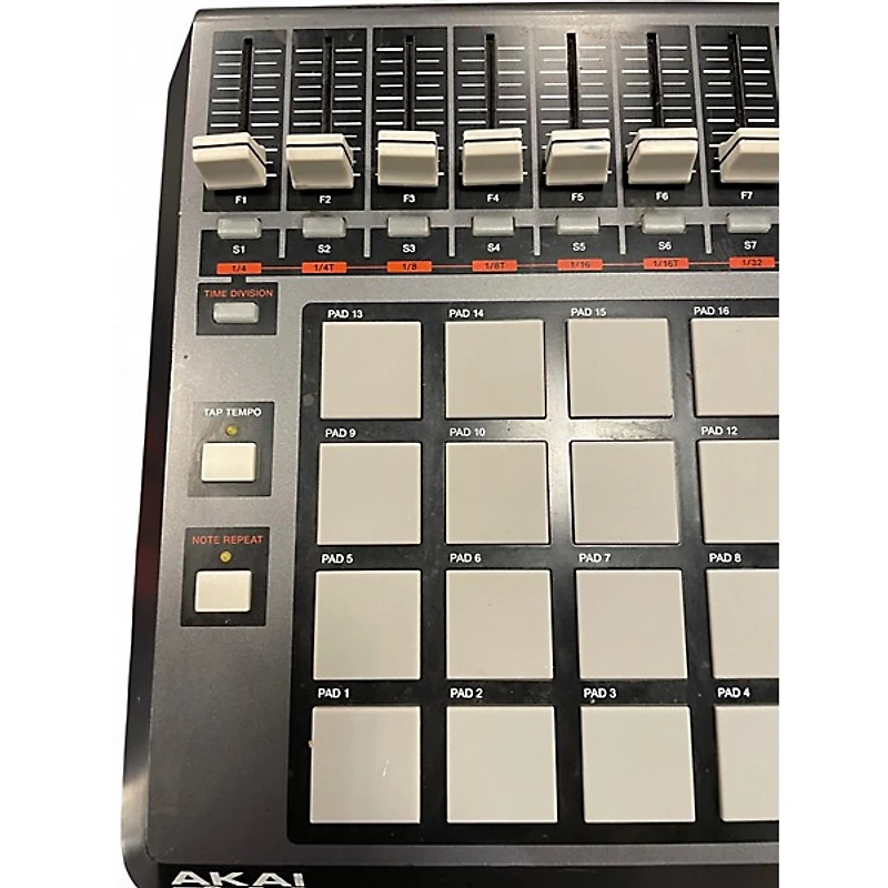 Used Akai Professional MPD32 MIDI Controller