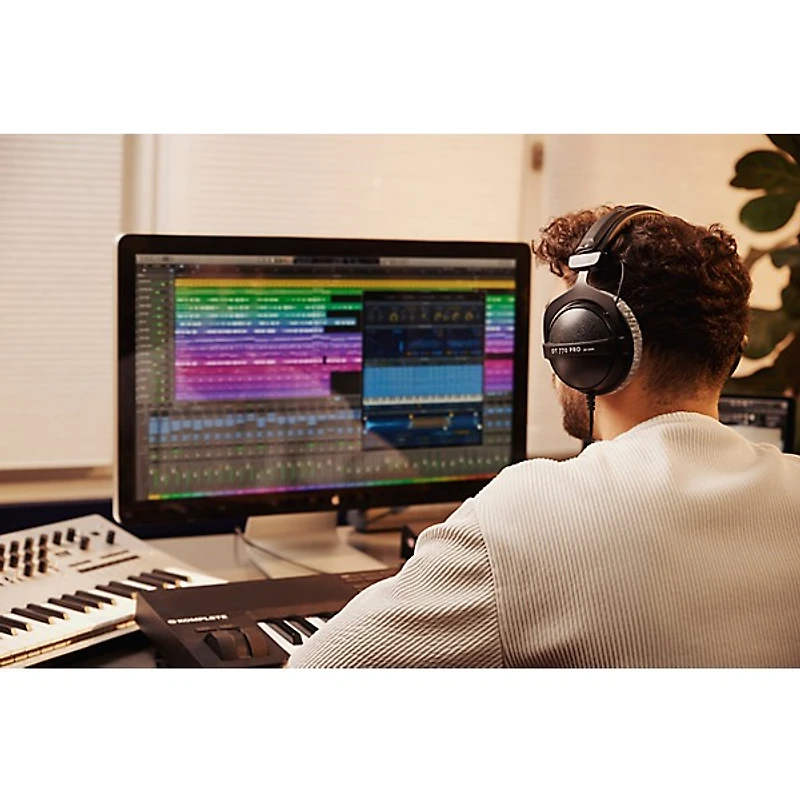 beyerdynamic DT 770 PRO Studio Closed-Back Headphones - 80 Ohm