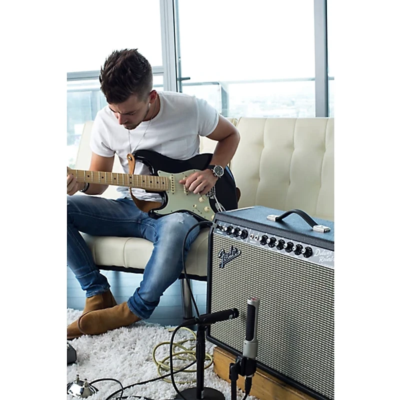 Fender '64 Custom Deluxe Reverb 20W 1x12 Tube Guitar Combo Amp - Black