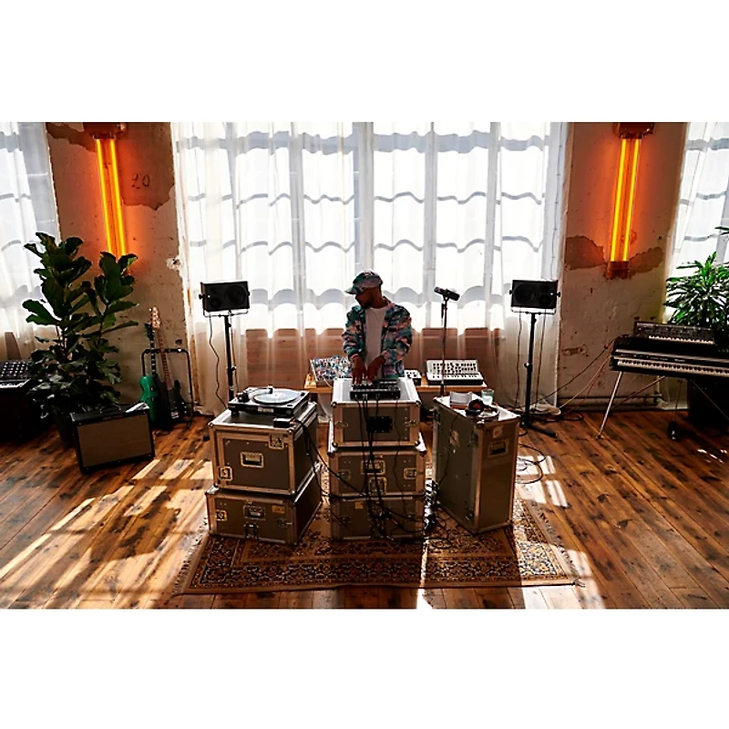 Native Instruments MASCHINE+ Standalone Groovebox and Sampler