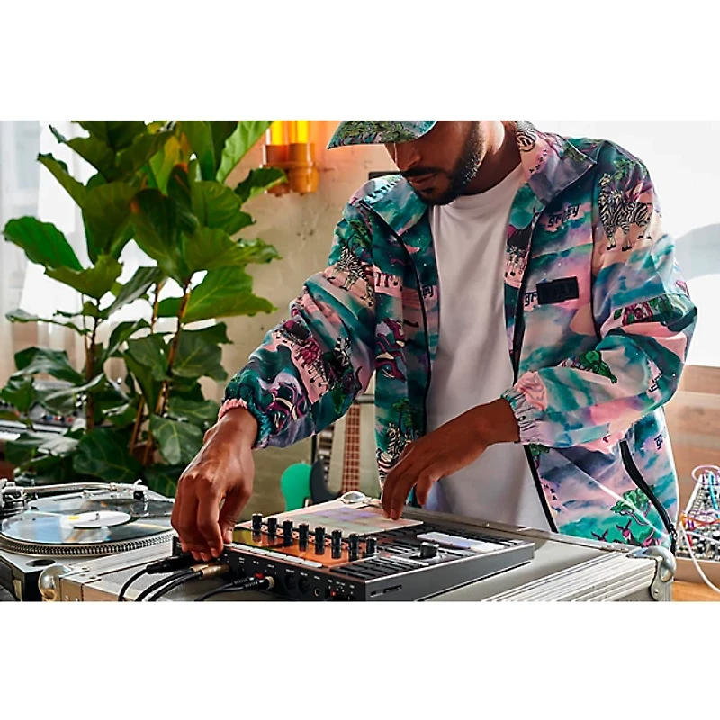 Native Instruments MASCHINE+ Standalone Groovebox and Sampler