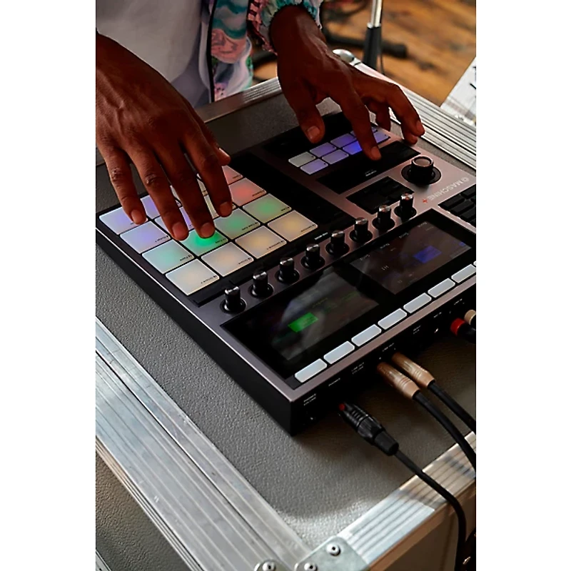 Native Instruments MASCHINE+ Standalone Groovebox and Sampler