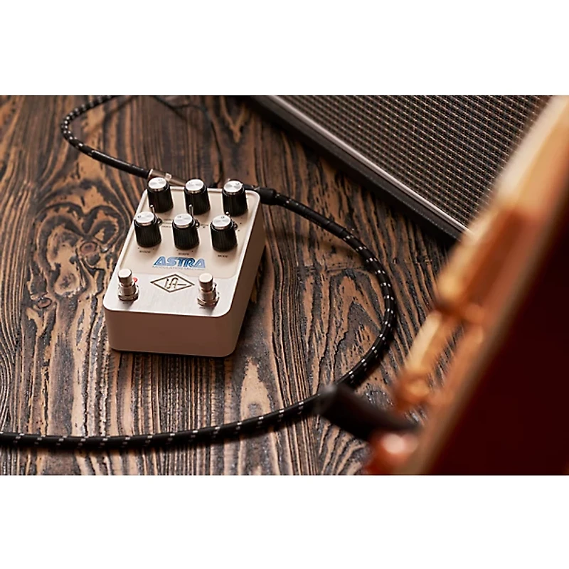 Universal Audio UAFX Astra Modulation Machine Effects Pedal - Cream