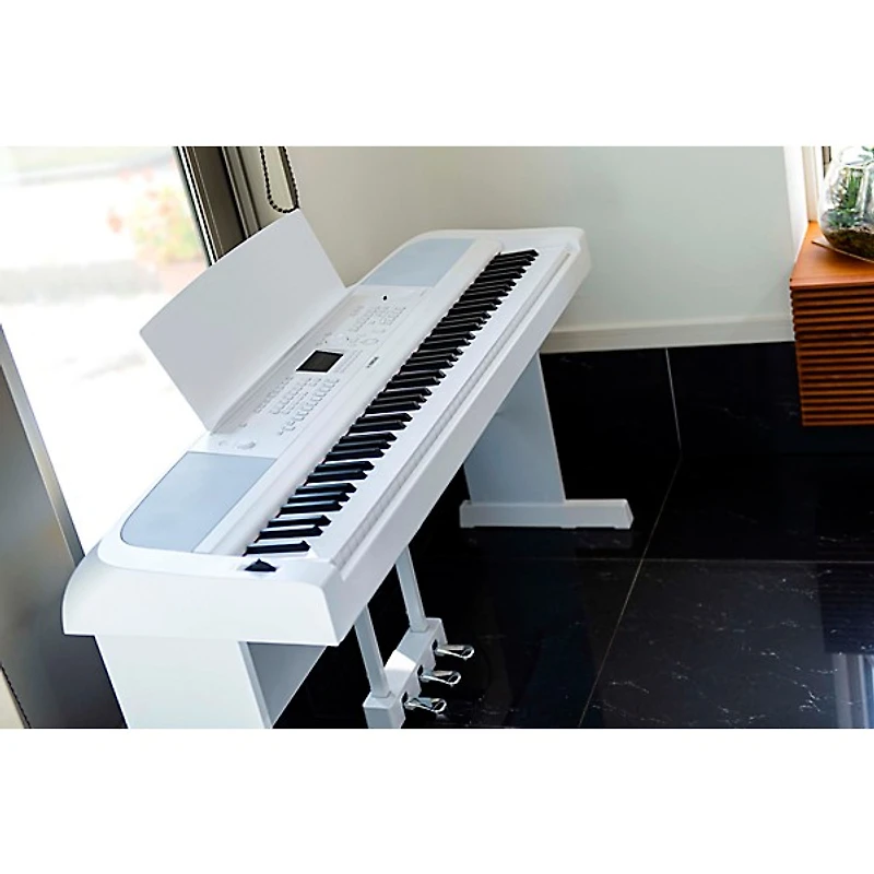 Yamaha DGX-670 Keyboard With Matching Stand & Pedal -