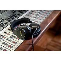 Shure SRH840A Professional Monitoring Headphones