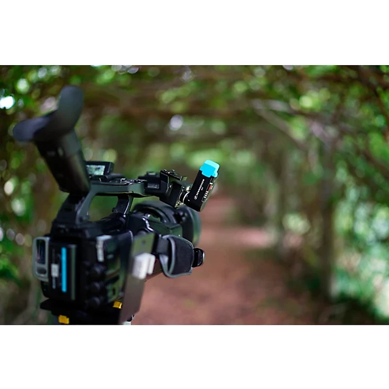 Sennheiser AVX ME2/835 Wireless Digital System With ME 2 Omnidirectional Lavalier and 835 Microphone