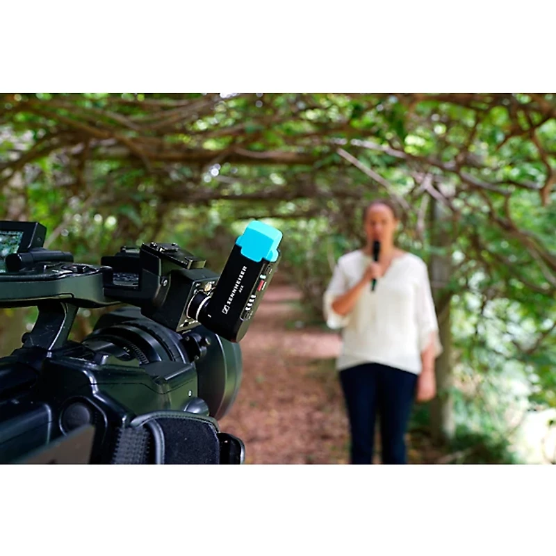 Sennheiser AVX ME2/835 Wireless Digital System With ME 2 Omnidirectional Lavalier and 835 Microphone