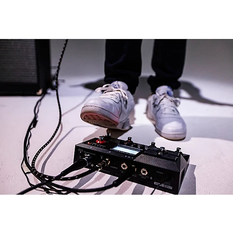 Zoom B2 Four Multi-Effects Processor for Bass Black