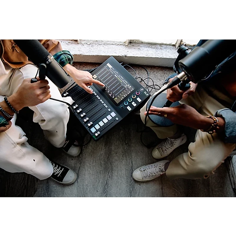 Mackie DLZ Creator Adaptive Digital Mixer for Podcasting and Streaming