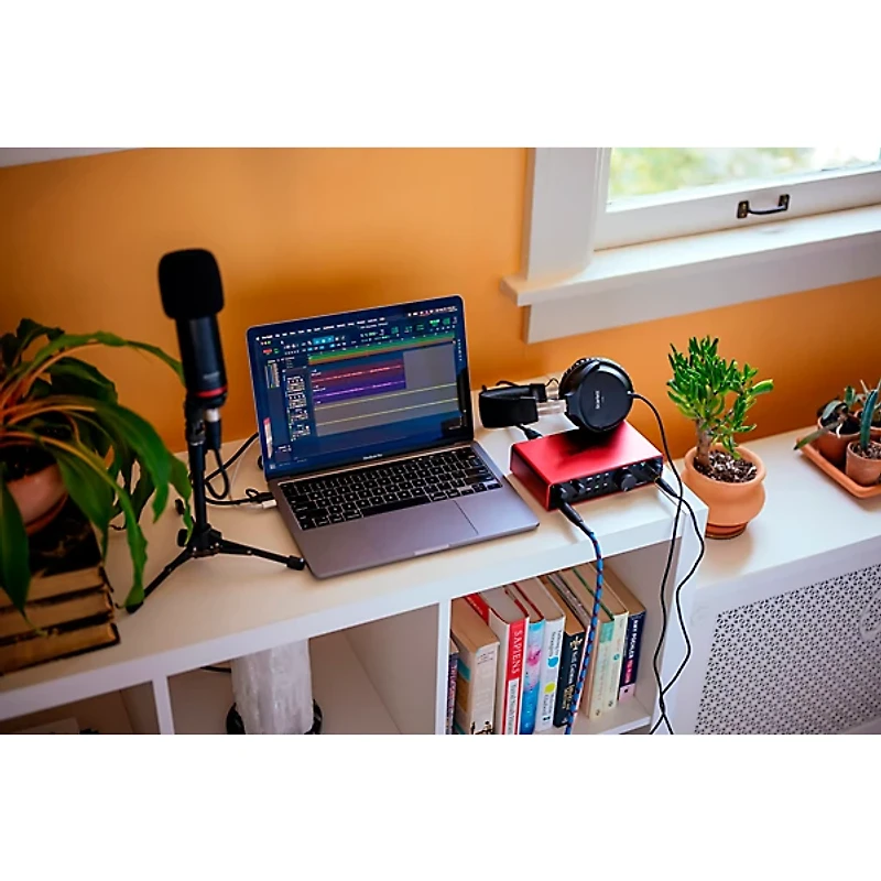 Focusrite Scarlett 2i2 4th Gen USB-C Audio Interface