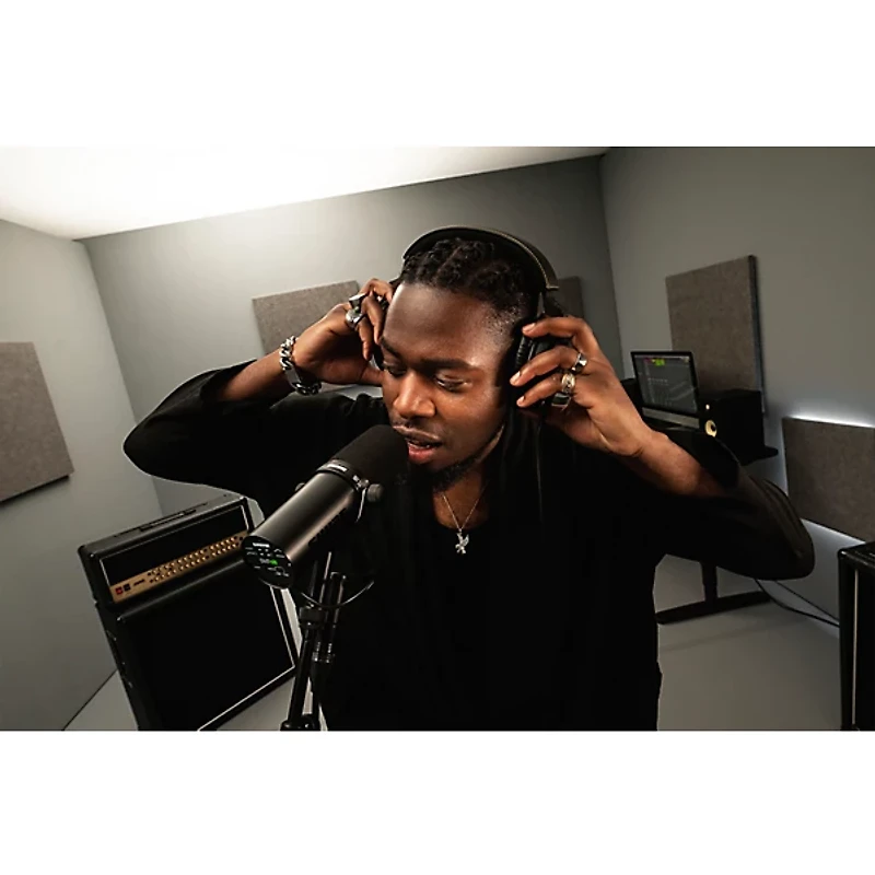 Shure SM7dB Dynamic Vocal Microphone With +28dB Built-in Active Preamp