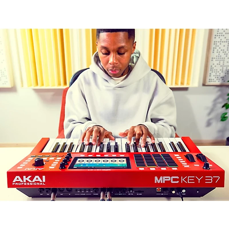 Akai Professional MPC Key 37 Production Synthesizer
