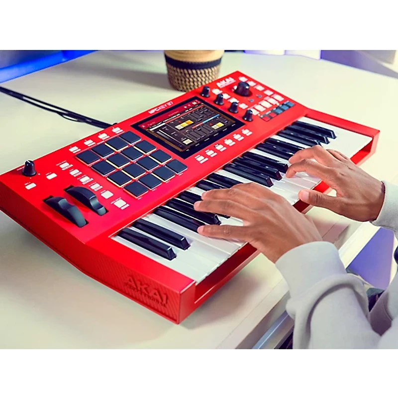 Akai Professional MPC Key 37 Production Synthesizer