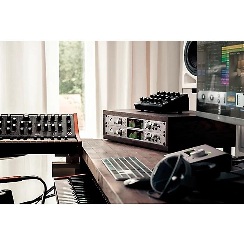 Universal Audio Apollo x8p Gen 2 16x22 Thunderbolt 3 Audio Interface -