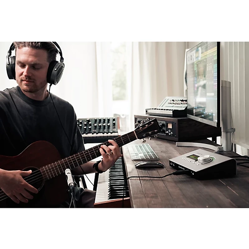 Universal Audio Apollo x4 Gen 2 12x18 Thunderbolt 3 Audio Interface