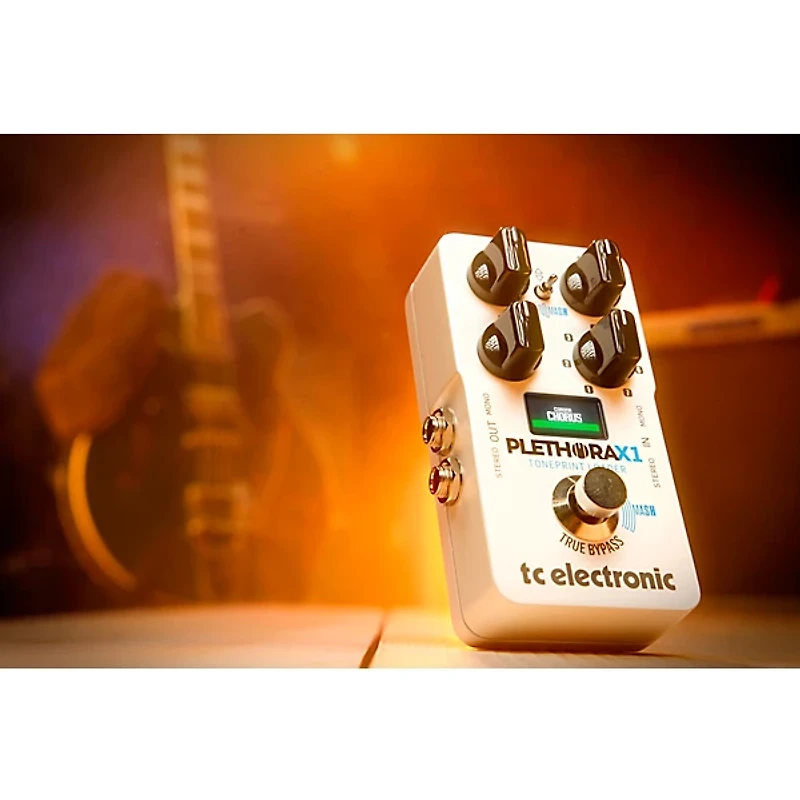TC Electronic PLETHORA X1 TonePrint Loader and TC Guitar Effects Pedal White
