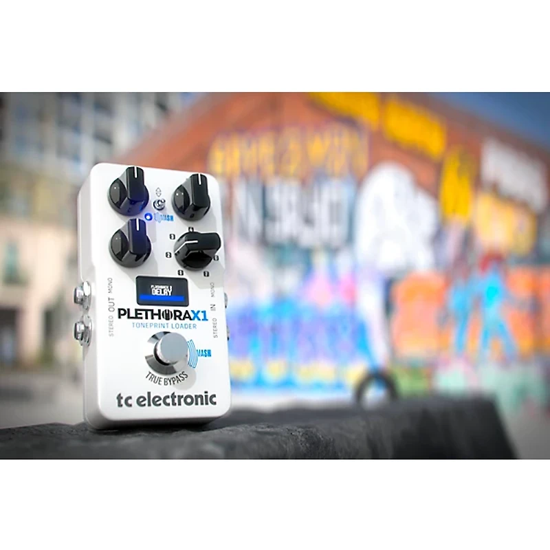 TC Electronic PLETHORA X1 TonePrint Loader and TC Guitar Effects Pedal White