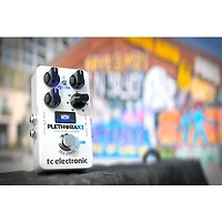 TC Electronic PLETHORA X1 TonePrint Loader and TC Guitar Effects Pedal White
