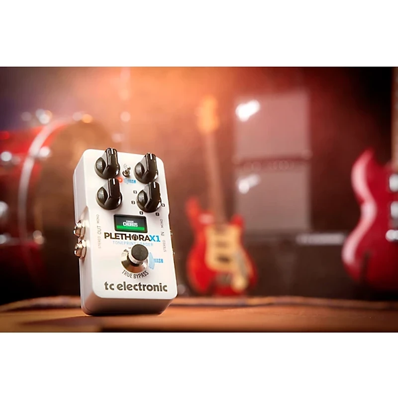 TC Electronic PLETHORA X1 TonePrint Loader and TC Guitar Effects Pedal White