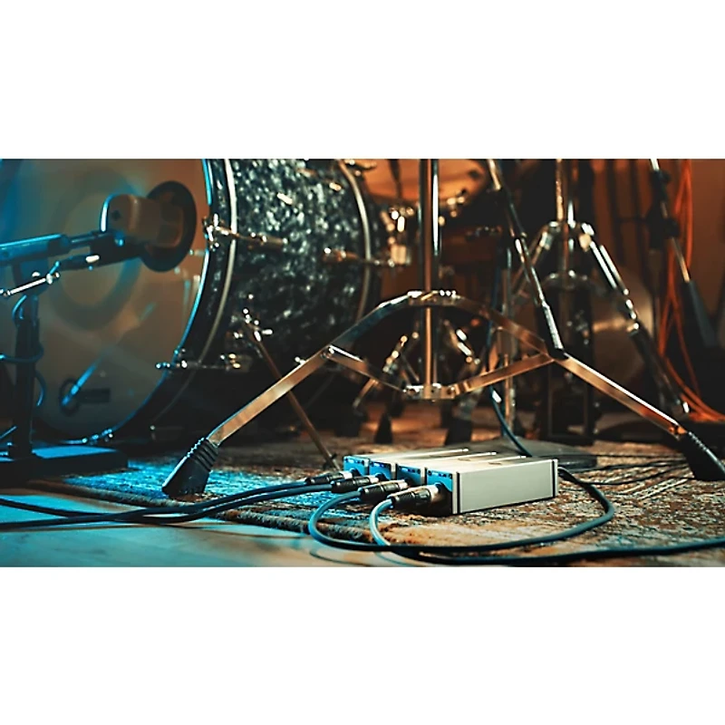 Universal Audio Apollo X16D Essentials+ 18x20 TB Audio Interface Dante With Four Apollo e1x Remote-Controllable Unison Preamps & Apollo e2M Headphone Amp