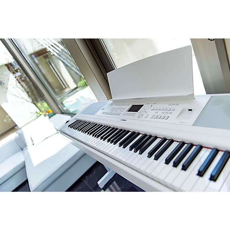 Yamaha DGX-670 88-Key Portable Grand Piano With Matching Stand & Bench - White
