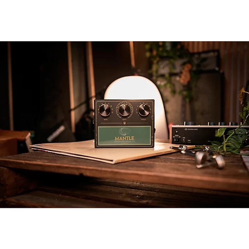 Walrus Audio Mantle Bass Preamp/DI - Black