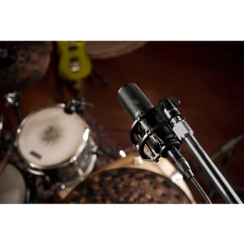 Shure KSM32C/SM Large-Diaphragm Cardioid Condenser Microphone
