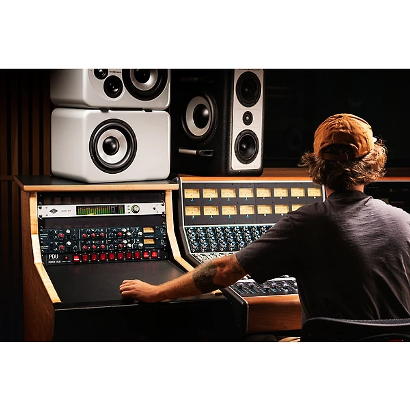 Universal Audio Apollo x16 Gen 2 Audio Interface With UAD Complete