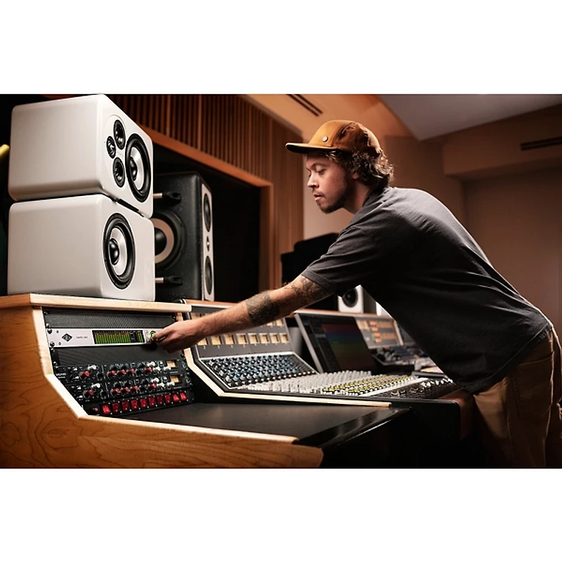 Universal Audio Apollo x16 Gen 2 Audio Interface With UAD Complete