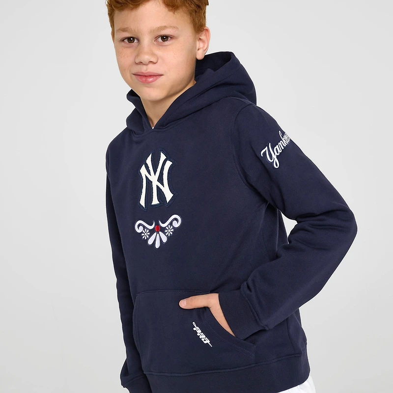 Big Kids' Pro Standard New York Yankees MLB Sugar Skull Pullover Hoodie