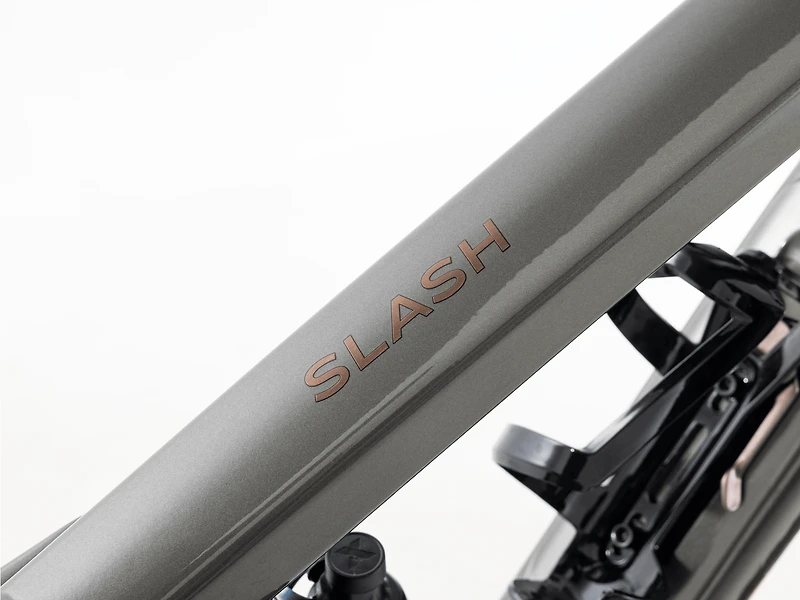Slash 8 Gen 6 - 2025, Medium
