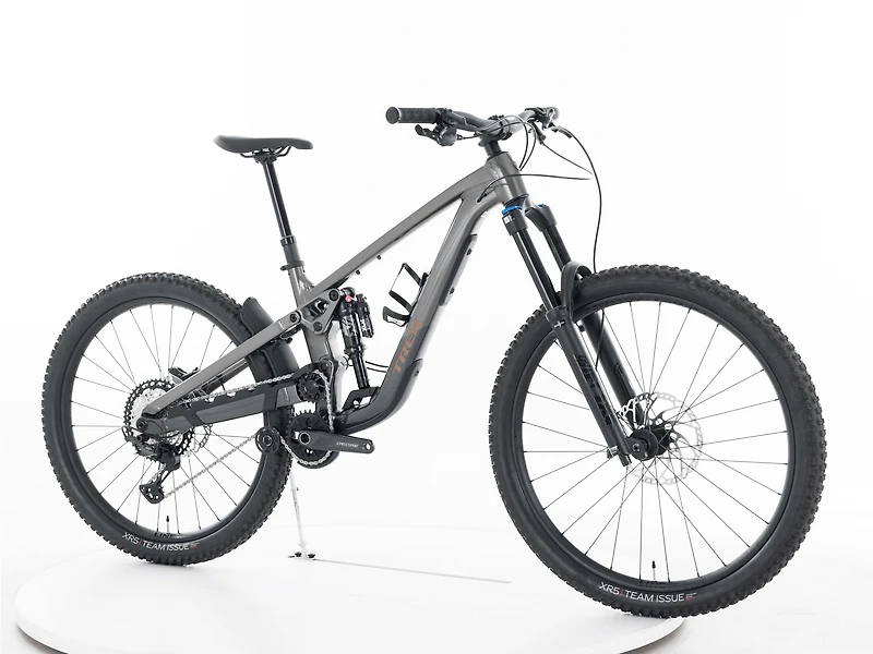Slash 8 Gen 6 - 2025, Medium