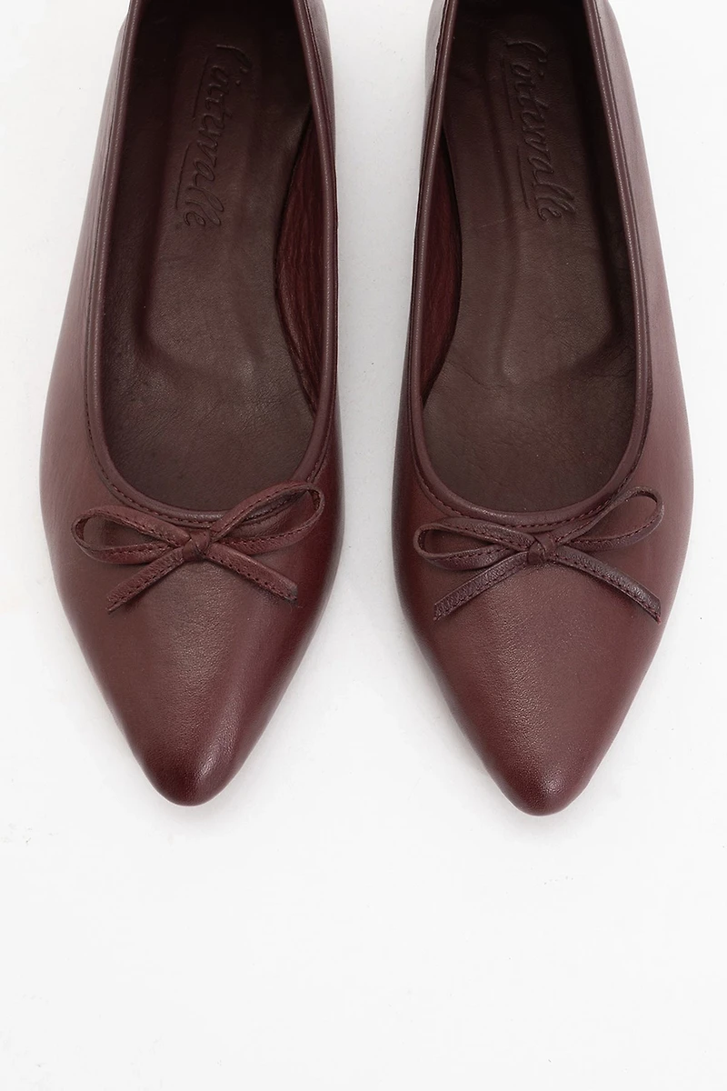 Forever & Always Womens Ruby Leather Pointed Toe Flats
