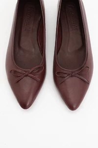 Forever & Always Womens Ruby Leather Pointed Toe Flats