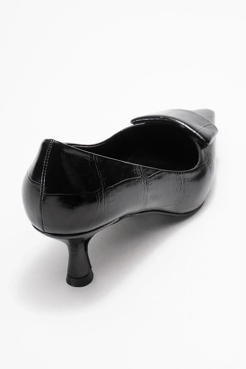 Prologue Shoes Womens Marcia Buckle Pointed Toe Pump