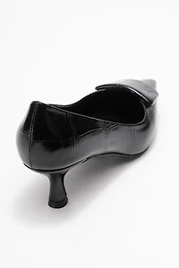 Prologue Shoes Womens Marcia Buckle Pointed Toe Pump