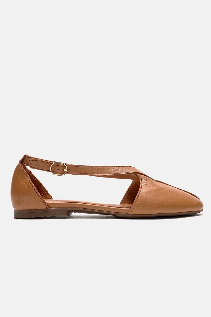 Forever & Always Womens Fable Leather Side Cut Ballet Flats