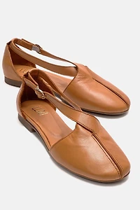 Forever & Always Womens Fable Leather Side Cut Ballet Flats