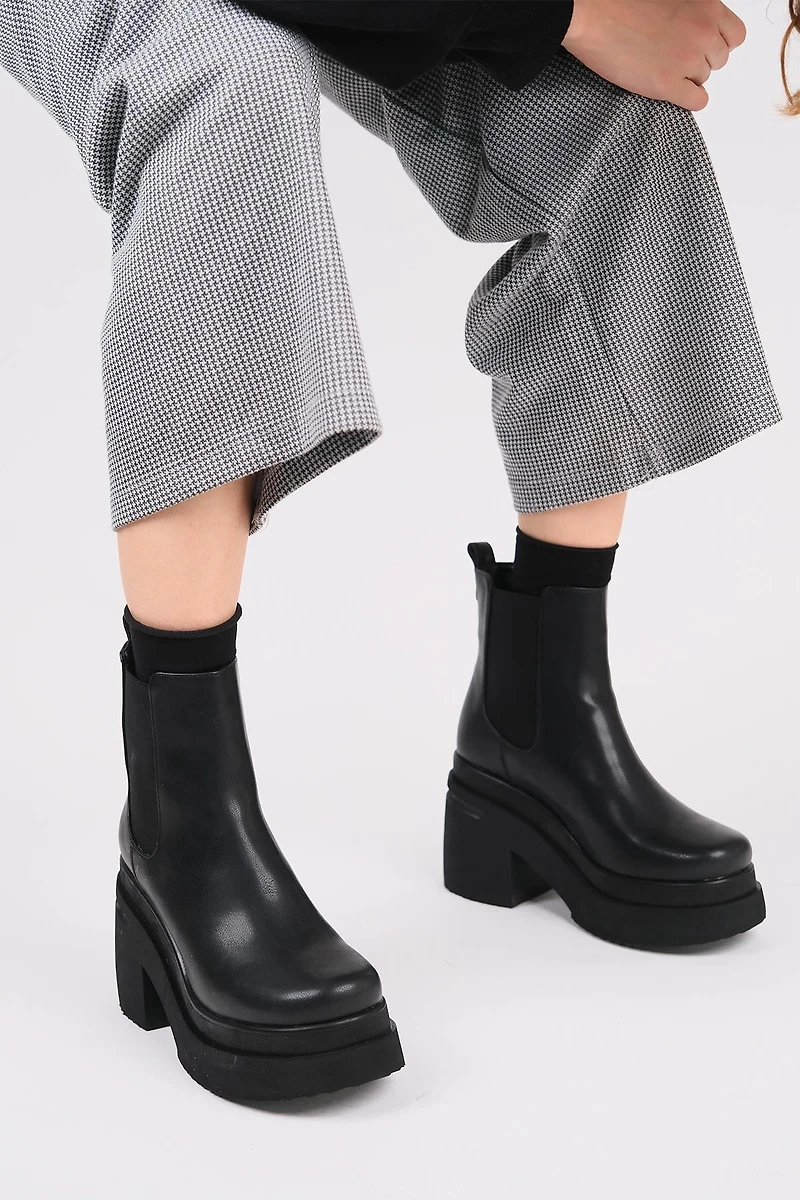 Prologue Shoes Womens Antwerp Chelsea Boot