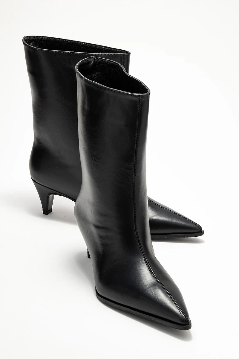 Forever & Always Womens Aleo Leather Pointed Toe Boot