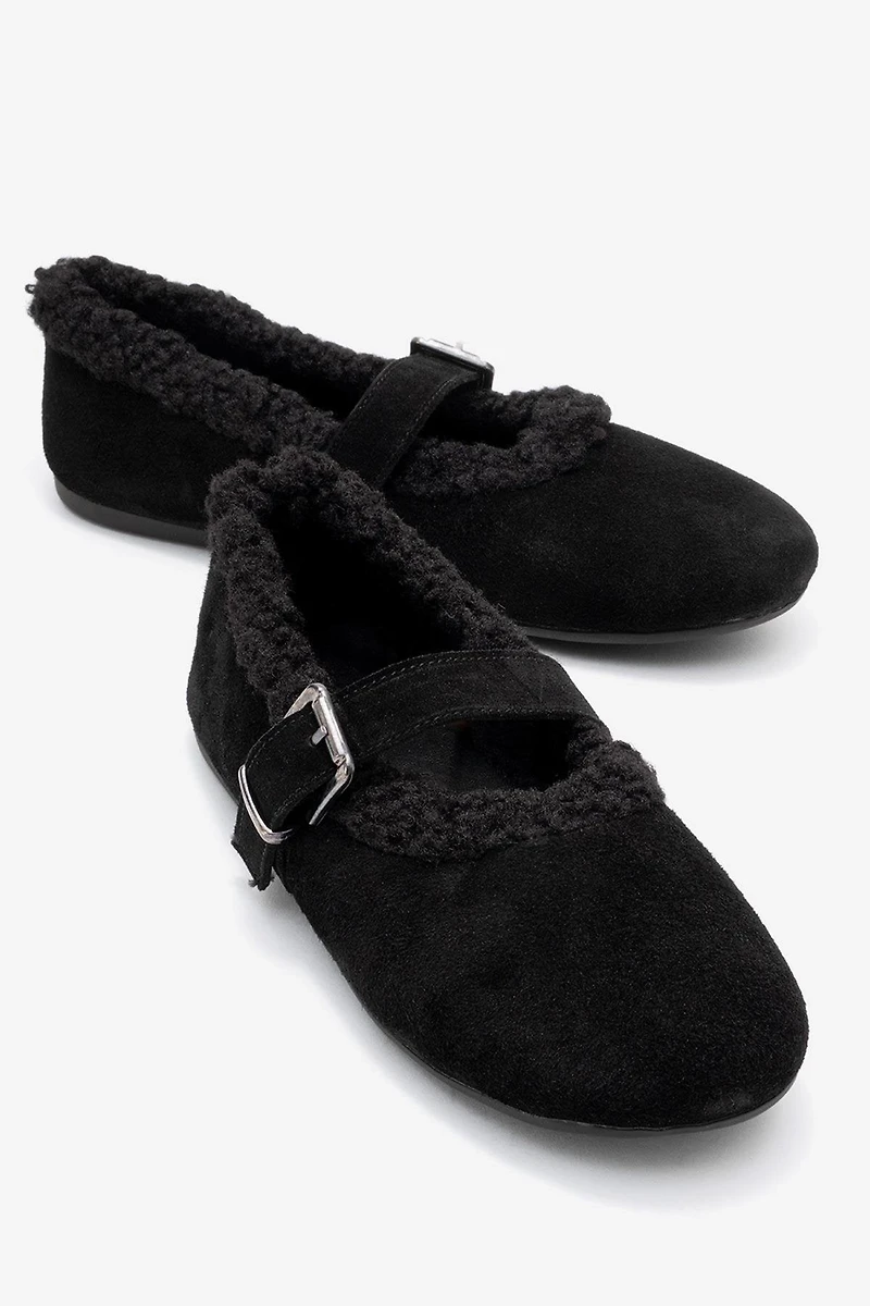 Forever & Always Womens Guin Leather Strap Flat